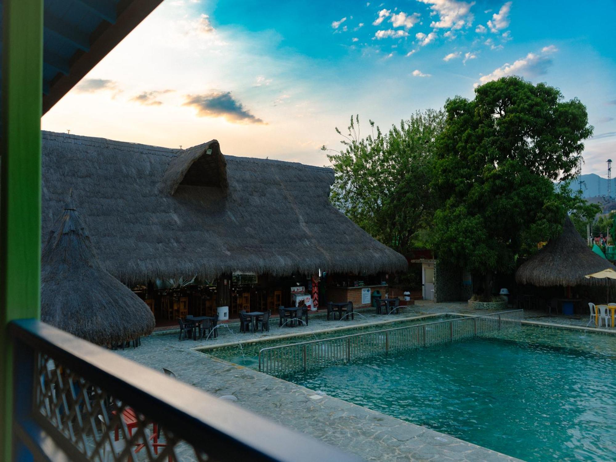Hotel Acuarela Del Rio Санта-Фе-де-Антьокия Экстерьер фото