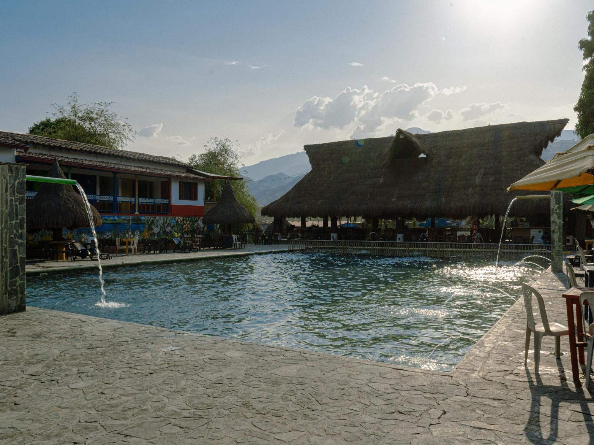 Hotel Acuarela Del Rio Санта-Фе-де-Антьокия Экстерьер фото