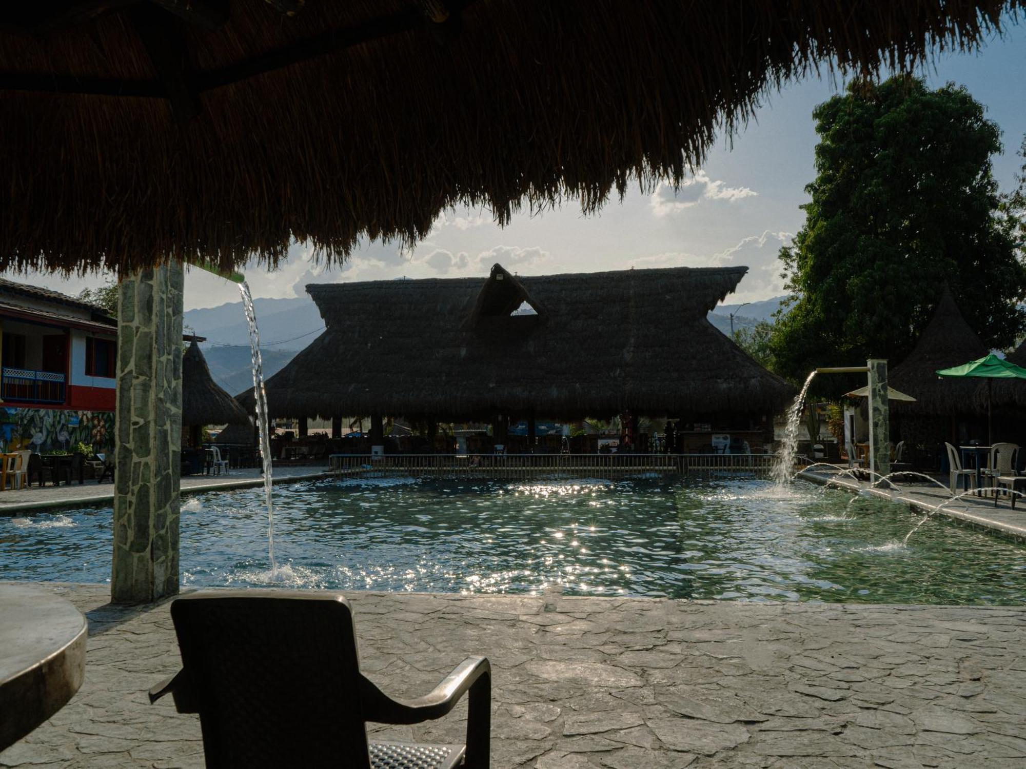 Hotel Acuarela Del Rio Санта-Фе-де-Антьокия Экстерьер фото