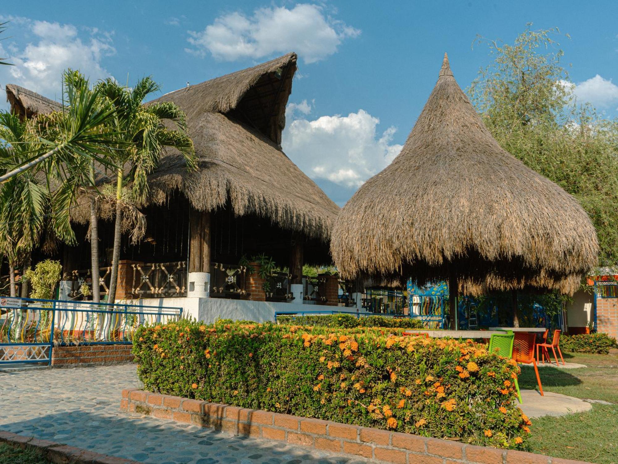Hotel Acuarela Del Rio Санта-Фе-де-Антьокия Экстерьер фото
